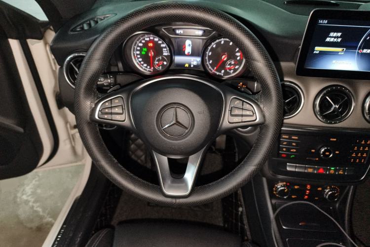 Used Mercedes-Benz CLA 2018 CLA 200 Style Edition Steering Wheel
