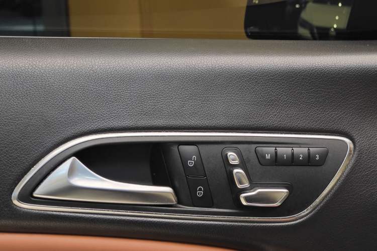 Used Mercedes-Benz CLA 2019 CLA 220 4MATIC Interior 4