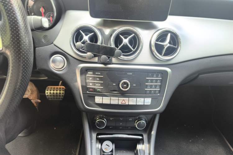 Used Mercedes-Benz CLA 2019 CLA 220 4MATIC Audio And AC Panel