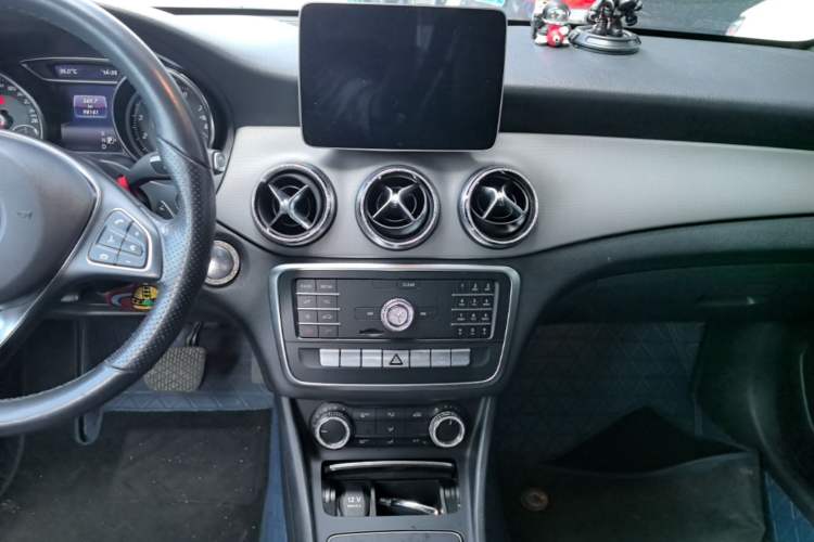 Used Mercedes-Benz CLA 2019 CLA 200 Sport Edition Audio And AC Panel