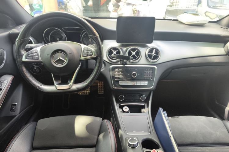 Used Mercedes-Benz CLA 2019 CLA 220 4MATIC Center Console