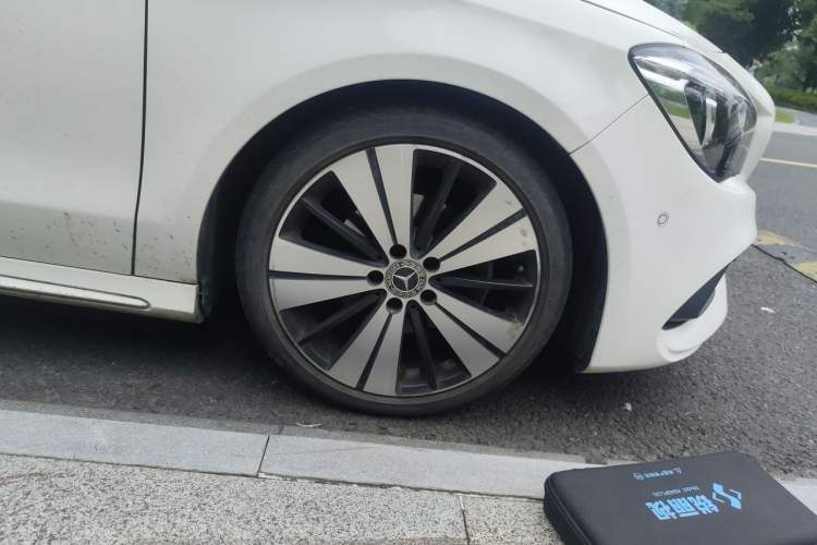 Used Mercedes-Benz CLA 2019 CLA 200 Sport Edition Right Front Wheel Hub