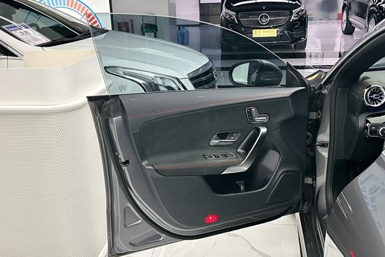 Used Mercedes-Benz CLA 2020 CLA 200 Shooting Brake Interior 10