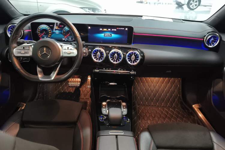 Used Mercedes-Benz CLA 2020 CLA 200 Shooting Brake Center Console