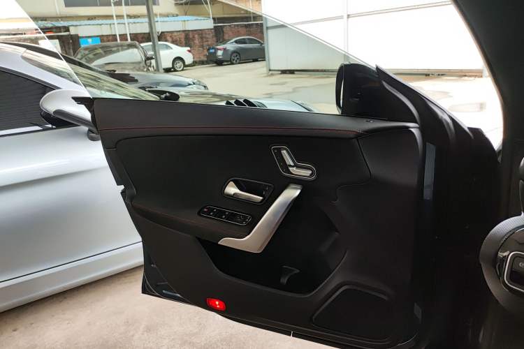 Used Mercedes-Benz CLA 2020 CLA 200 Shooting Brake Interior 3
