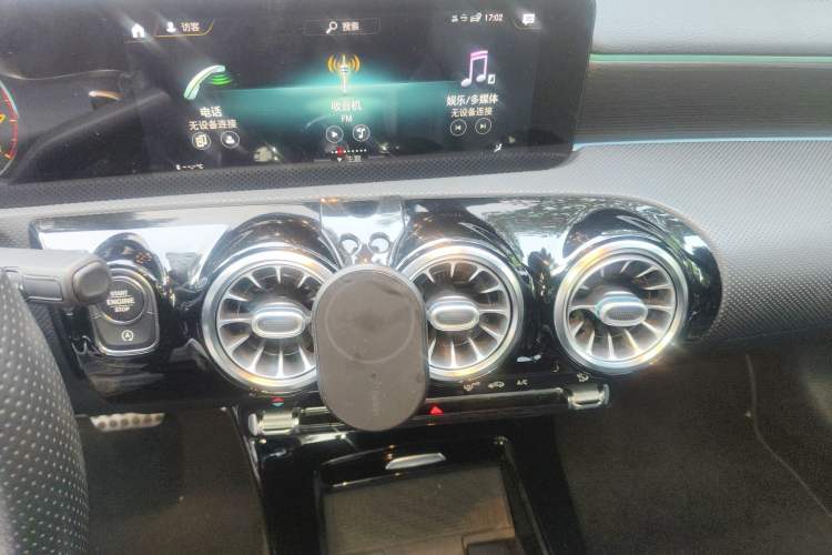 Used Mercedes-Benz CLA 2020 CLA 260 4MATIC Shooting Brake Audio And AC Panel