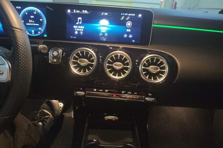 Used Mercedes-Benz CLA 2020 CLA 200 Shooting Brake Audio And AC Panel