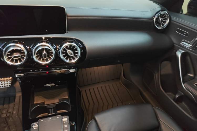Used Mercedes-Benz CLA 2020 CLA 260 4MATIC Shooting Brake Audio And AC Panel