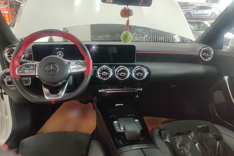 Used Mercedes-Benz CLA 2020 CLA 200 Shooting Brake Center Console