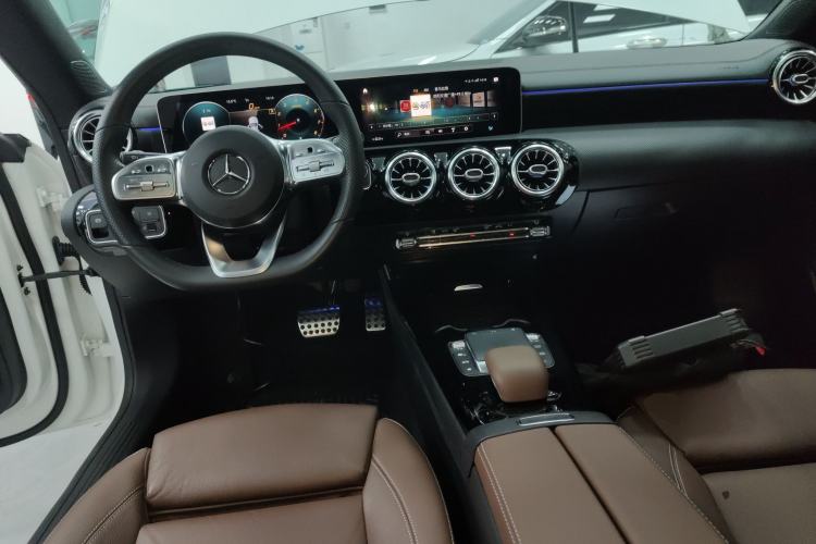 Used Mercedes-Benz CLA 2020 CLA 260 4MATIC Shooting Brake Center Console