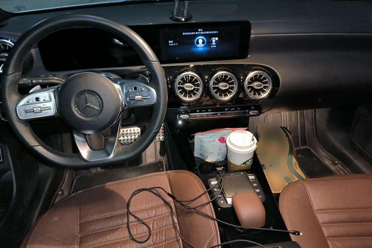 Used Mercedes-Benz CLA 2020 CLA 260 4MATIC Shooting Brake Center Console