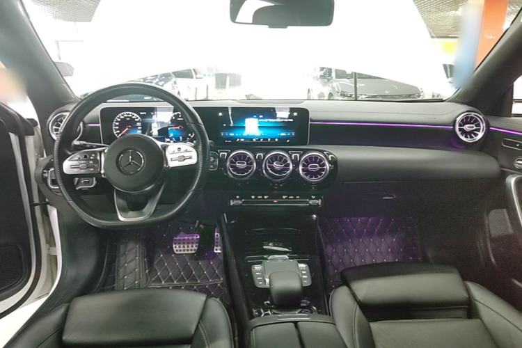 Used Mercedes-Benz CLA 2020 CLA 260 4MATIC Shooting Brake Center Console