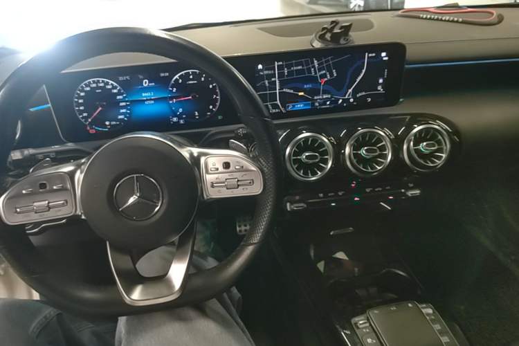 Used Mercedes-Benz CLA 2020 CLA 260 4MATIC Shooting Brake Center Console