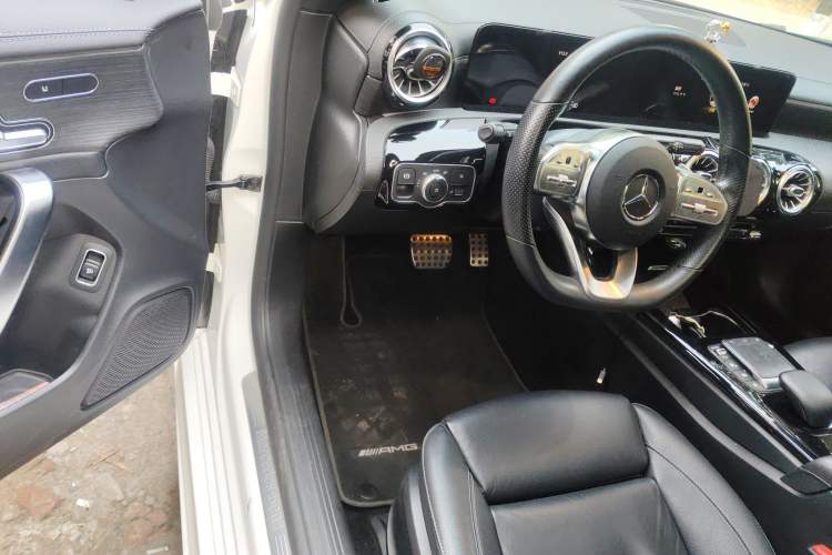 Used Mercedes-Benz CLA 2020 CLA 260 4MATIC Shooting Brake Driver Seat