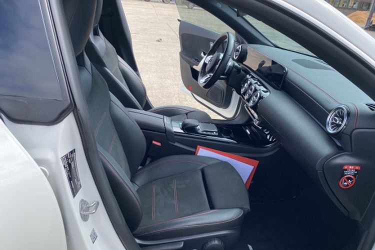 Used Mercedes-Benz CLA 2020 CLA 200 Shooting Brake Interior 1