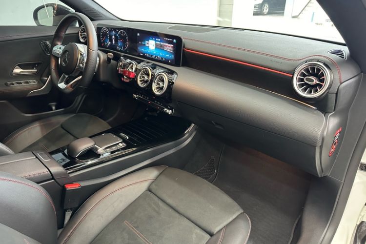 Used Mercedes-Benz CLA 2020 CLA 200 Shooting Brake Interior 11