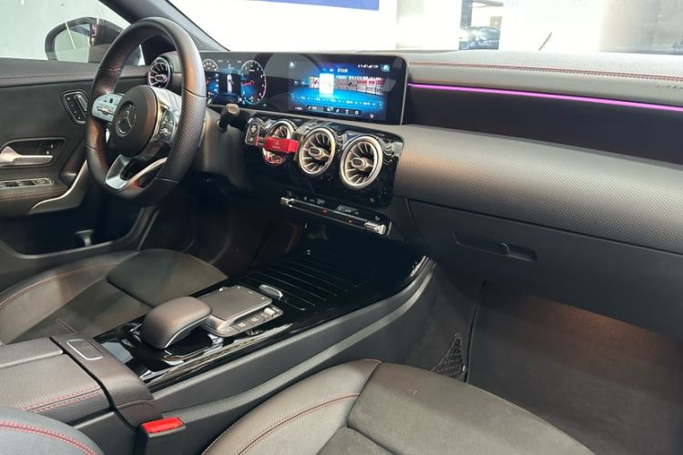 Used Mercedes-Benz CLA 2020 CLA 200 Shooting Brake Interior 12