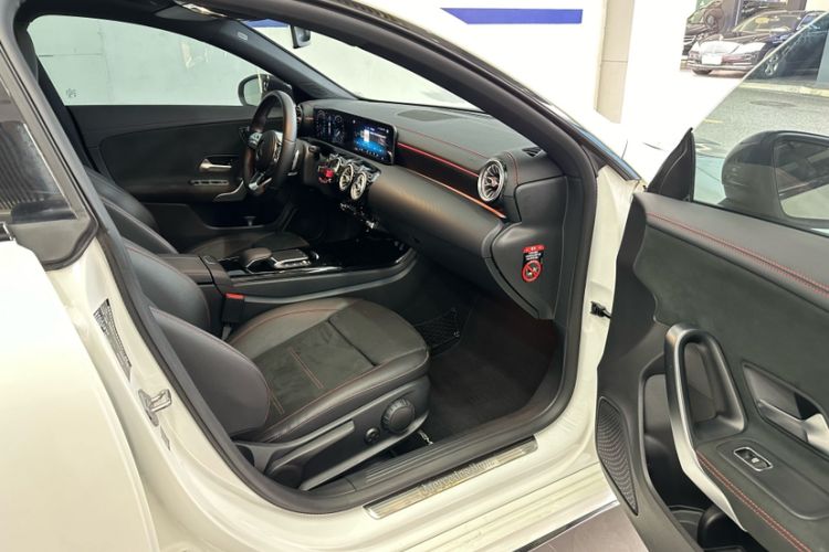Used Mercedes-Benz CLA 2020 CLA 200 Shooting Brake Interior 14