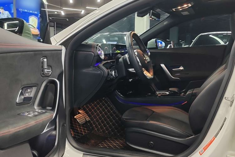 Used Mercedes-Benz CLA 2020 CLA 200 Shooting Brake Interior 2