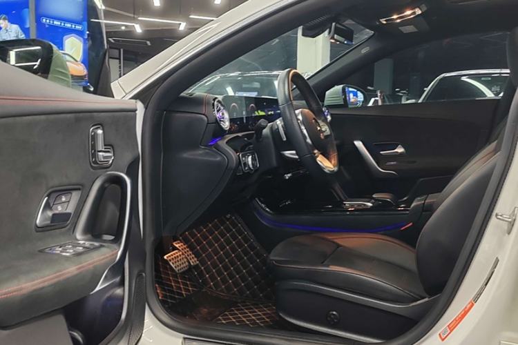 Used Mercedes-Benz CLA 2020 CLA 200 Shooting Brake Interior 2