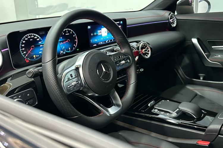 Used Mercedes-Benz CLA 2020 CLA 200 Shooting Brake Interior 3