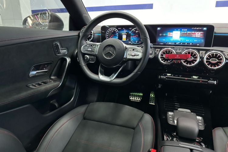 Used Mercedes-Benz CLA 2020 CLA 200 Shooting Brake Interior 4