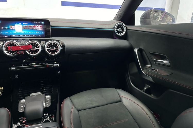 Used Mercedes-Benz CLA 2020 CLA 200 Shooting Brake Interior 6