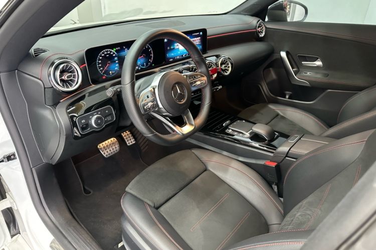 Used Mercedes-Benz CLA 2020 CLA 200 Shooting Brake Interior 8