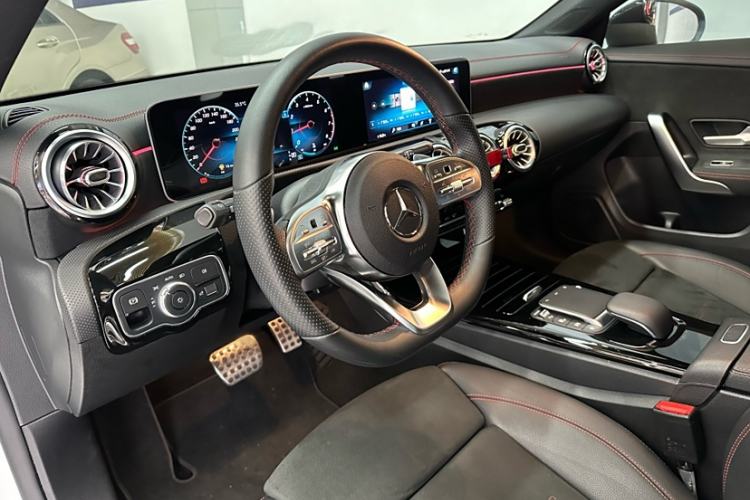 Used Mercedes-Benz CLA 2020 CLA 200 Shooting Brake Interior 9