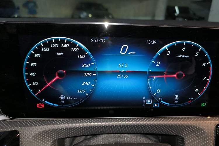 Used Mercedes-Benz CLA 2020 CLA 260 4MATIC Shooting Brake Odometer Close Up