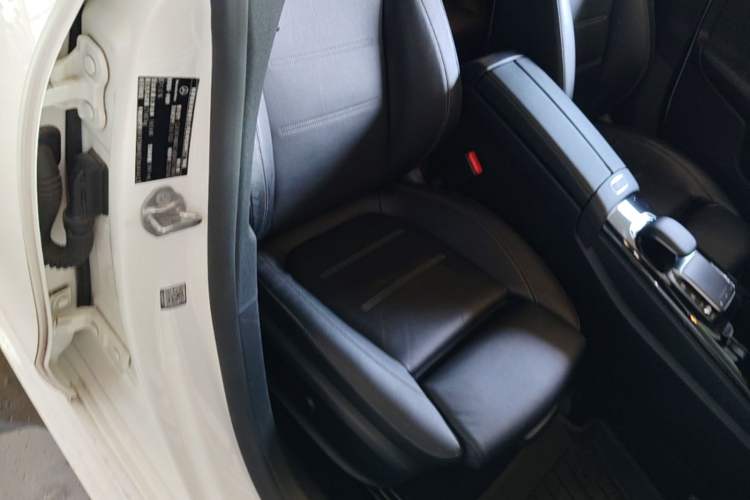 Used Mercedes-Benz CLA 2020 CLA 260 4MATIC Shooting Brake Right Front Seat
