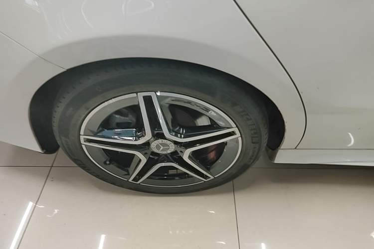 Used Mercedes-Benz CLA 2020 CLA 260 4MATIC Shooting Brake Right Rear Wheel Hub