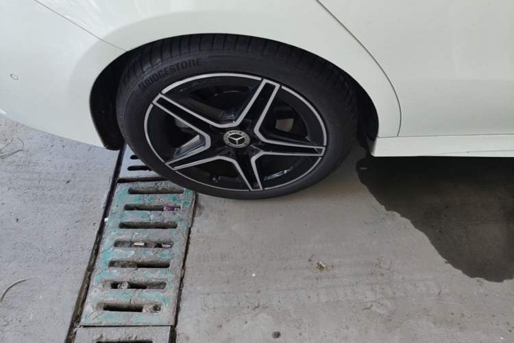Used Mercedes-Benz CLA 2020 CLA 260 4MATIC Shooting Brake Right Rear Wheel Hub