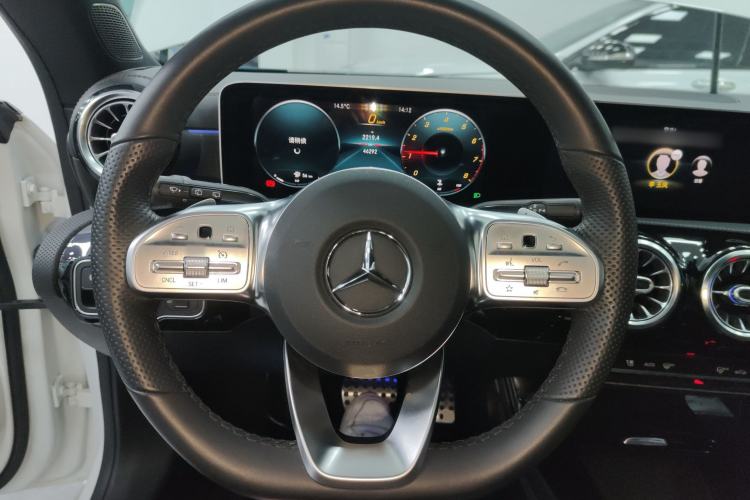 Used Mercedes-Benz CLA 2020 CLA 260 4MATIC Shooting Brake Steering Wheel