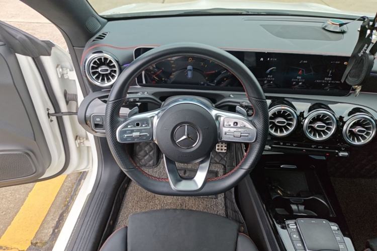 Used Mercedes-Benz CLA 2020 CLA 200 Shooting Brake Steering Wheel