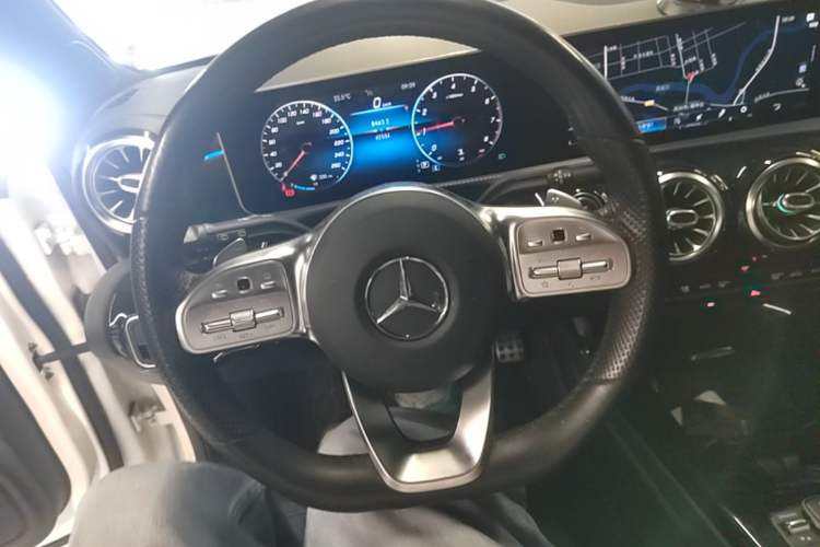 Used Mercedes-Benz CLA 2020 CLA 260 4MATIC Shooting Brake Steering Wheel