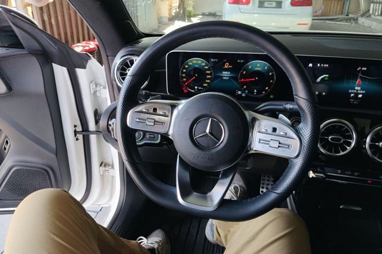 Used Mercedes-Benz CLA 2020 CLA 260 4MATIC Shooting Brake Steering Wheel