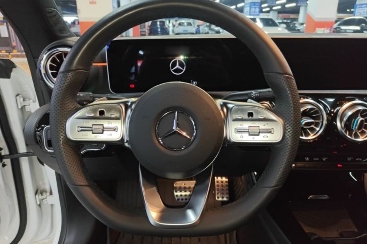 Used Mercedes-Benz CLA 2020 CLA 260 4MATIC Shooting Brake Steering Wheel