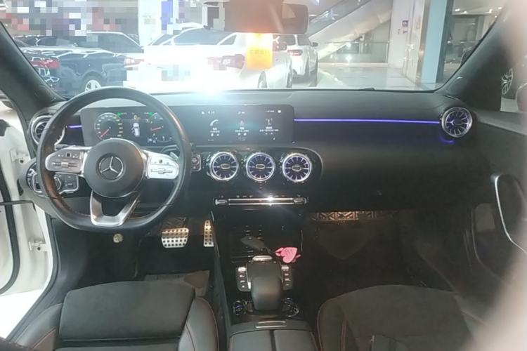 Used Mercedes-Benz CLA 2021 CLA 200 Shooting Brake Center Console