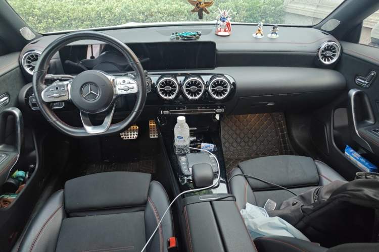 Used Mercedes-Benz CLA 2021 CLA 200 Shooting Brake Center Console