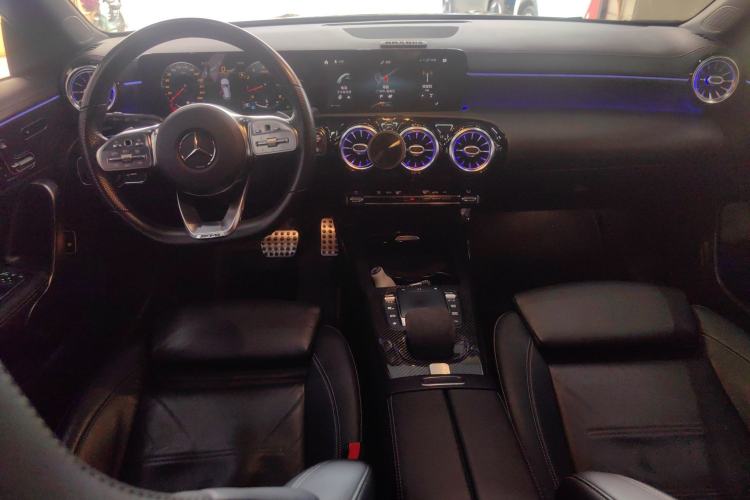 Used Mercedes-Benz CLA 2021 CLA 260 4MATIC Shooting Brake Center Console