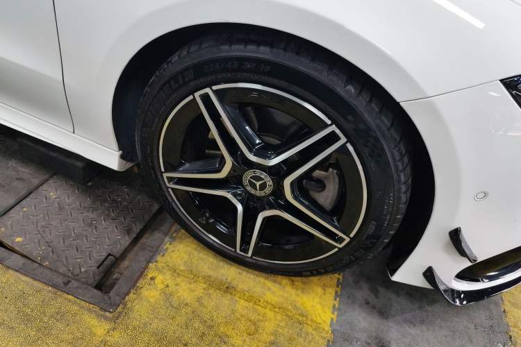Used Mercedes-Benz CLA 2021 CLA 260 4MATIC Shooting Brake Right Front Wheel Hub