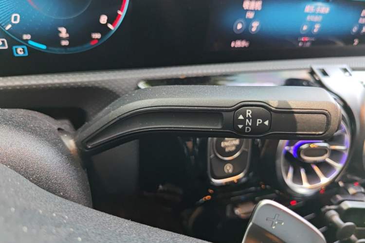 Used Mercedes-Benz CLA 2022-Year Updated CLA 200 Gear Lever