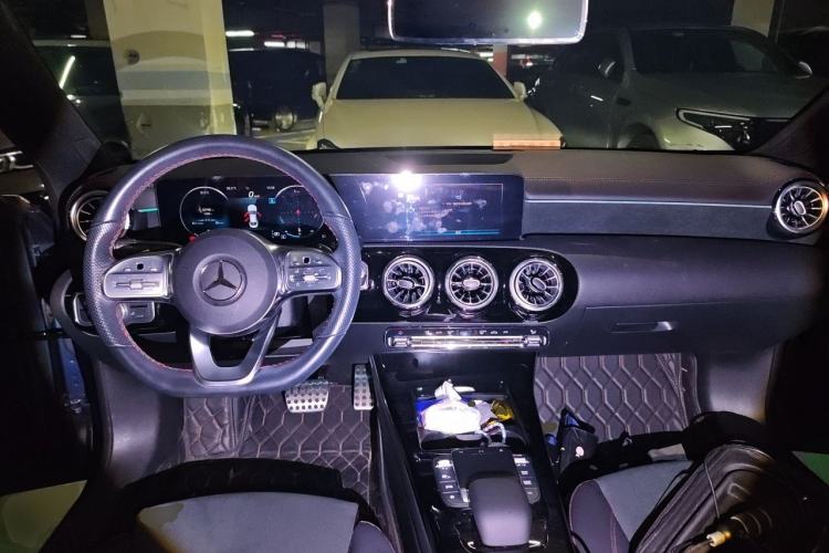 Used Mercedes-Benz CLA 2022-Year Updated CLA 200 Center Console