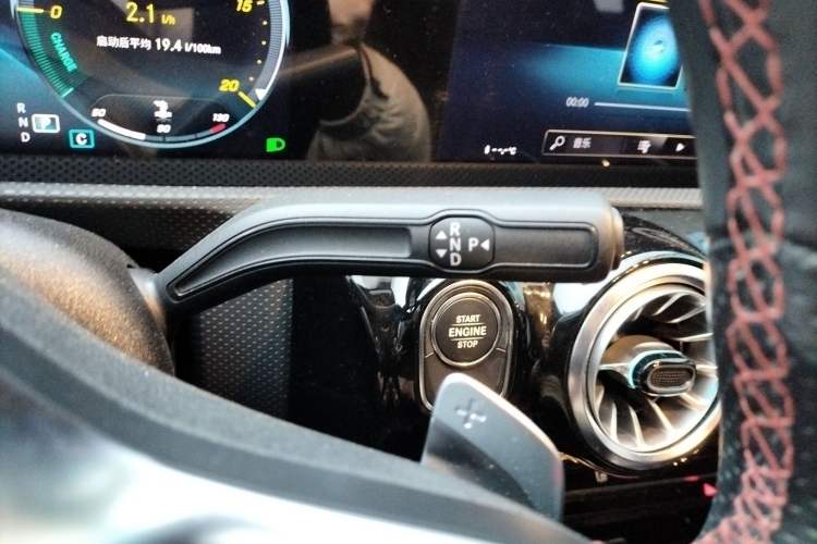 Used Mercedes-Benz CLA 2022-Year Updated CLA 200 Gear Lever