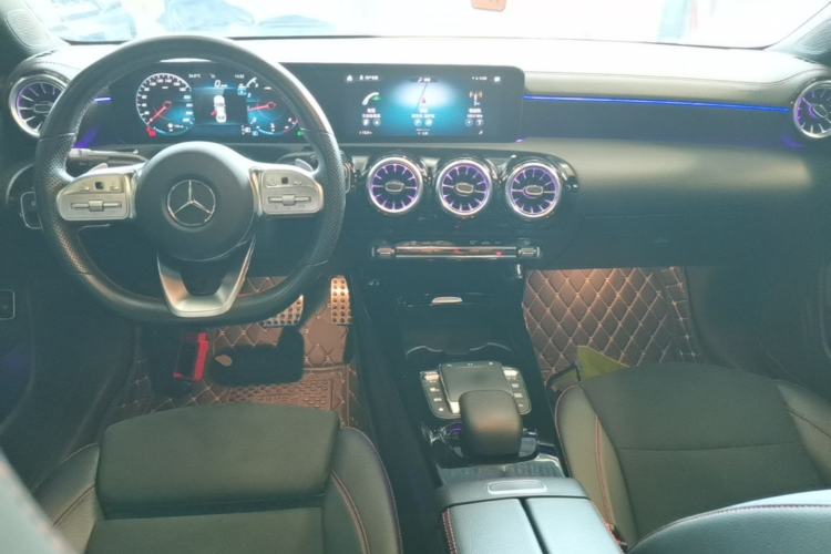 Used Mercedes-Benz CLA 2022-Year Updated CLA 200 Center Console