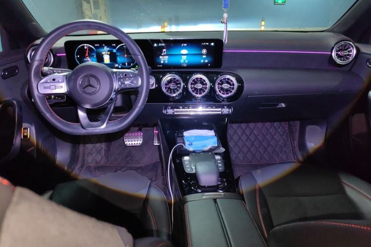 Used Mercedes-Benz CLA 2022 Refreshed CLA 200 Shooting Brake Center Console