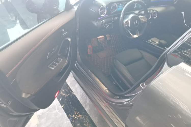 Used Mercedes-Benz CLA 2022-Year Updated CLA 200 Driver Seat