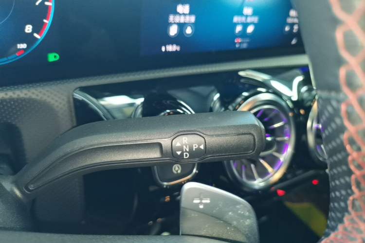 Used Mercedes-Benz CLA 2022-Year Updated CLA 200 Gear Lever