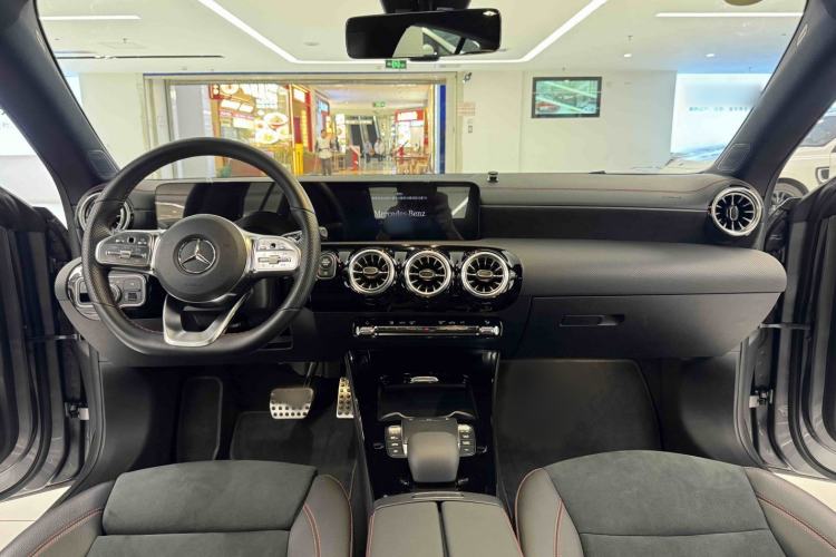 Used Mercedes-Benz CLA 2022 Refreshed CLA 200 Shooting Brake Interior 10